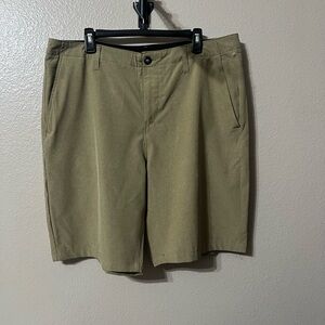 Men's Volcom Surf & Turf 4way stretch short.  Sz-38. Tan color. GUC
